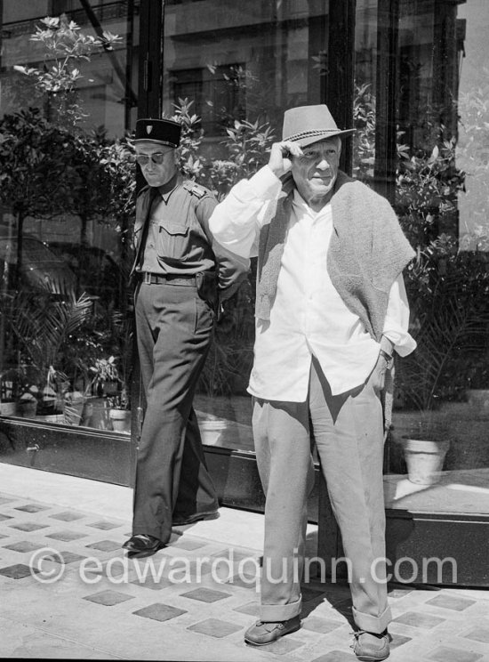 Pablo Picasso at the "Exposition Internationale Céramique". Cannes 1955. - Photo by Edward Quinn