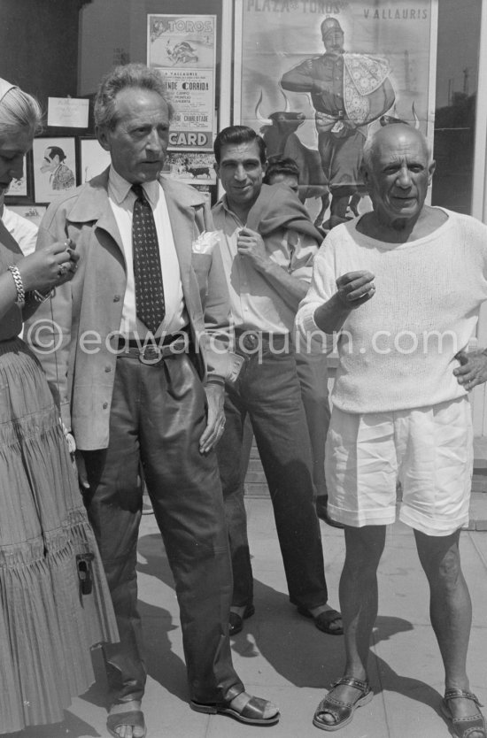 Local Corrida. Jean Cocteau, Javier Vilató, Pablo Picasso. Vallauris 1955. - Photo by Edward Quinn