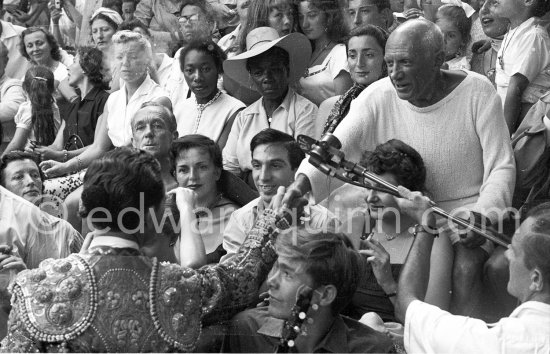 With bandrillero andaluz Francisco Reina, "El Minuni", and RTF Reporter. Jacqueline Roque, behind Pablo Picasso his children Maya Picasso, Paloma Picasso and Claude Picasso, in front left Jacques-Henri Lartigue and his wife Florette and Javier Vilató. Vallauris Aug 1955. - Photo by Edward Quinn