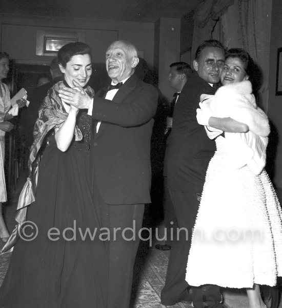 Pablo Picasso, Jacqueline, Henri-Georges Clouzot and Vera Clouzot attending the showing of "Le mystère Picasso". Cannes Film Festival 1956. - Photo by Edward Quinn