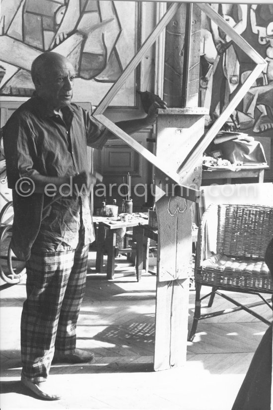Pablo Picasso with one of the first figures to later become part of "The Bathers" ("Les Baigneuses") sculptures cast in bronze. La Californie, Cannes 1956. - Photo by Edward Quinn