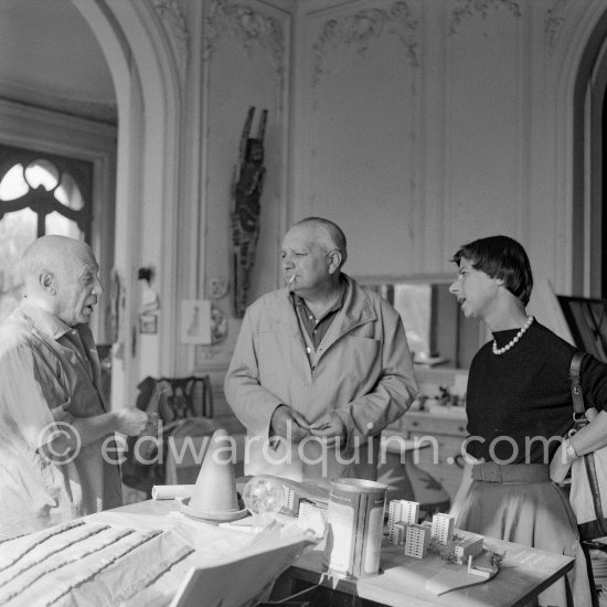 Pablo Picasso with Alberto Magnelli and his wife Susi Magnelli-Gerson. La Californie, Cannes 1956. - Photo by Edward Quinn