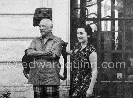 Pablo Picasso and Jacqueline at the entrance of La Californie. Jacqueline is wearing a dress with printed motifs of a Pablo Picasso work. La Californie, Cannes 1956. 
(Orig. neg missing) - Photo by Edward Quinn