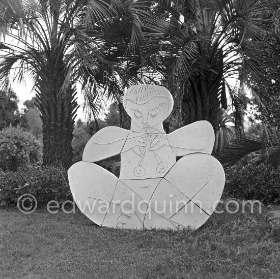 Sculpture in the garden of La Californie, Cannes 1956. - Photo by Edward Quinn
