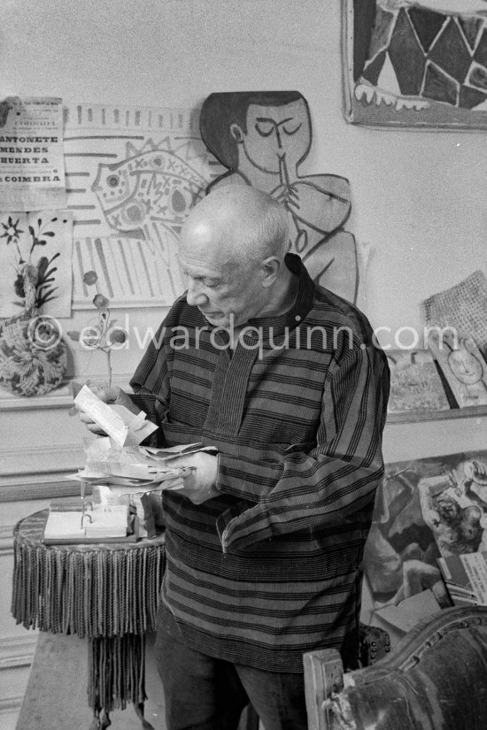 Picasso 1956 on the occasion of his 75th birthday 25.10., Picasso invited some friends to his villa La Californie in Cannes. - Photo by Edward Quinn