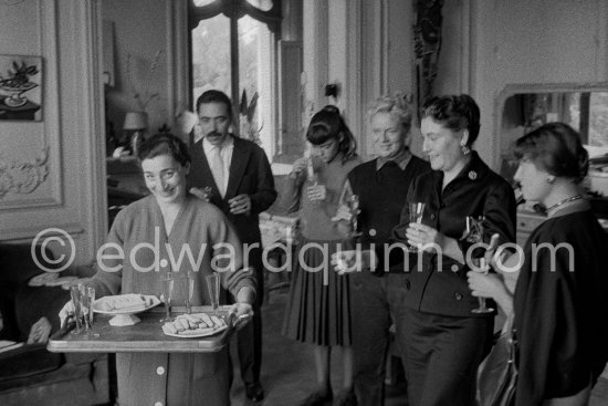 In 1956, on the occasion of his 75th birthday on Oct 25 Picasso invited some friends to his villa La Californie in Cannes. From left: Jacqueline, Michele Sapone, Aika Sapone, Hélène Parmelin, Madame S. Sapone, wife of Sapone, Germaine Lascaux. La Californie, Cannes 1956. - Photo by Edward Quinn