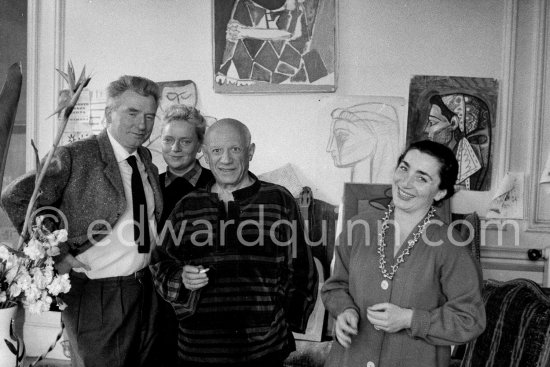 In 1956, on the occasion of his 75th birthday on 25.10., Pablo Picasso invited some friends. Edouard Pignon, Hélène Parmelin, Pablo Picasso, Jacqueline. La Californie, Cannes 1956. - Photo by Edward Quinn