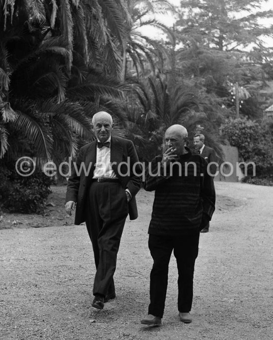 In 1956, on the occasion of his 75th birthday 25.10., Picasso invited some friends to his villa La Californie in Cannes. One of the guests was his art dealer friend, Daniel-Henry 
 Kahnweiler. Cannes 1956. - Photo by Edward Quinn