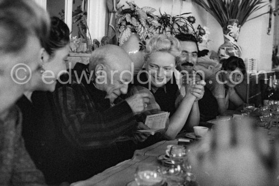 Restaurant "Chez Félix". On the occasion of Picasso's 75th birthday 25.10.1956. - Photo by Edward Quinn