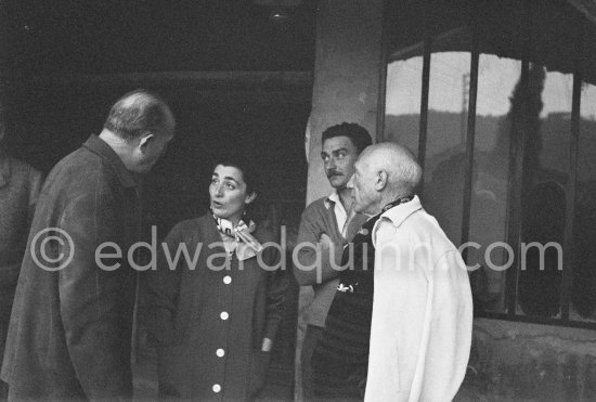 Georges Ramié, Jacqueline, Anot yet identified person, Pablo Picasso. Exhibition at Madoura? On the occasion of Pablo Picasso's 75th birthday on 25.10. Vallauris 1956. - Photo by Edward Quinn