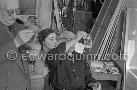 Pablo Picasso, Jaime Sabartés and Jacqueline viewing slides of artworks. La Californie, Cannes 1956. - Photo by Edward Quinn