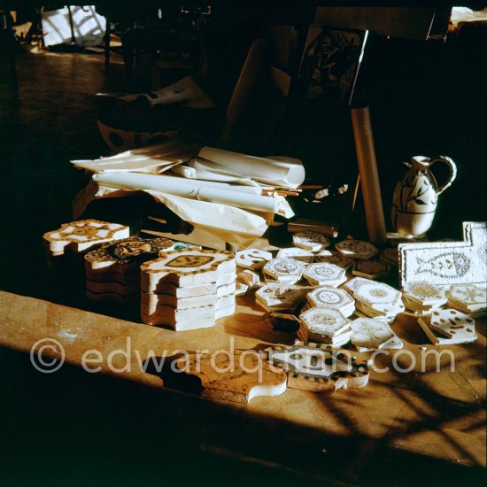 Floor tiles (Tomettes) by Pablo Picasso and a mosaic after his design. La Californie, Cannes 1956. - Photo by Edward Quinn