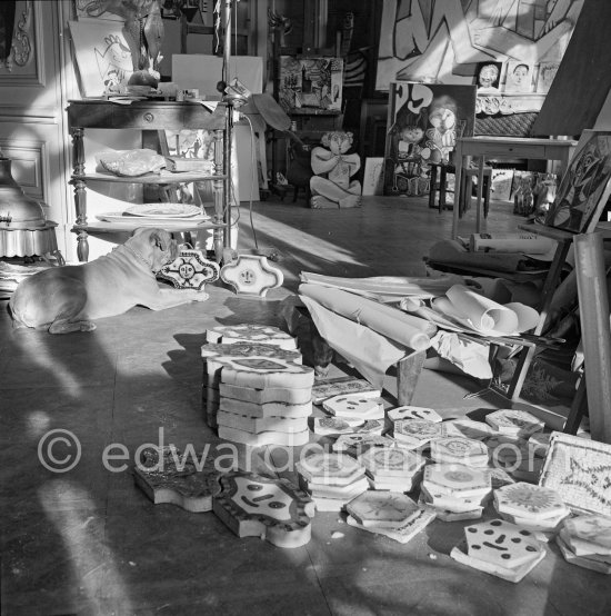 Pablo Picasso's boxer dog Jan. Floor tiles (Tomettes) by Pablo Picasso and a mosaic after his design. La Californie, Cannes 1956. - Photo by Edward Quinn