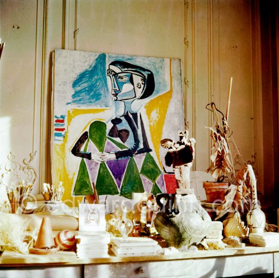 A corner at Pablo Picasso’s Villa La Californie with the painting "Jacqueline accroupie". Cannes 1956. - Photo by Edward Quinn