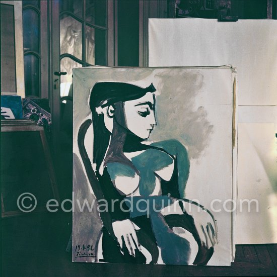 "Femme dans un fauteuil", La Californie, Cannes 1956. - Photo by Edward Quinn