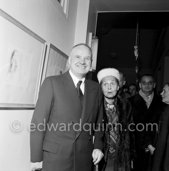 Elsa Triolet., Maurice Thorez. "Pablo Picasso. Un Demi-Siècle de Livres Illustrés". Galerie H. Matarasso. 21.12.1956-31.1.1957. Nice 1956. - Photo by Edward Quinn