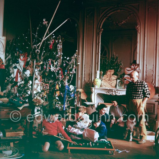 Pablo Picasso at Christmas with Esmeralda, the goat he received from Jacqueline. Inès Sassier, Pablo Picasso's housekeeper, Jacqueline, Claude Picasso with Citroën DS, Paloma Picasso, Catherine Hutin, Gérard Sassier. La Californie, Cannes 1956. - Photo by Edward Quinn