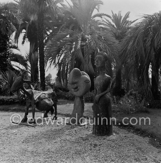 Sculptures in the garden. La Californie, Cannes 1956. - Photo by Edward Quinn