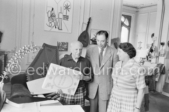 Picasso with a book about Bernard Palissy, French potter of the 16th century. Pierre-André and Lucie Weill. La Californie, Cannes 1957. - Photo by Edward Quinn