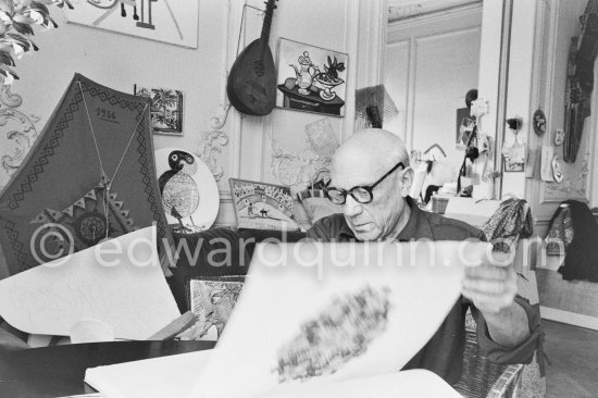Pablo Picasso with with a book about Bernard Palissy, French potter of the 16th century. La Californie, Cannes 1957. - Photo by Edward Quinn