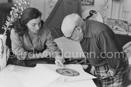 Pablo Picasso and Jacqueline viewing a book about Bernard Palissy, French potter of the 16th century. La Californie, Cannes 1957. - Photo by Edward Quinn
