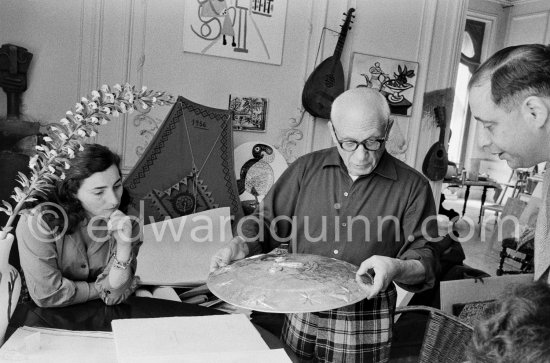 Pablo Picasso with silver plate, Jacqueline and André Weill. La Californie, Cannes 1957. - Photo by Edward Quinn