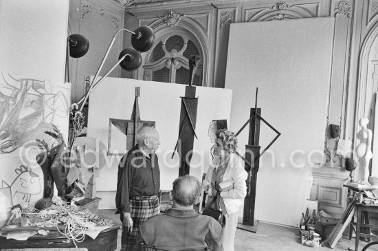 Pablo Picasso showing Suzanne and George Ramié wood sculptures "The Bathers (Les Baigneuses)". La Californie, Cannes 1957. - Photo by Edward Quinn