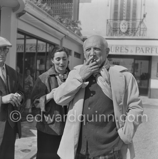Pablo Picasso, Jacqueline and Jaime Sabartés in front of restaurant Chez Félix, La Croisette, Cannes 1957. - Photo by Edward Quinn