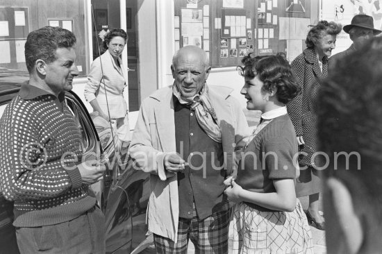 Pablo Picasso and two not yet identified persons. La Croisette, Cannes 1957. - Photo by Edward Quinn
