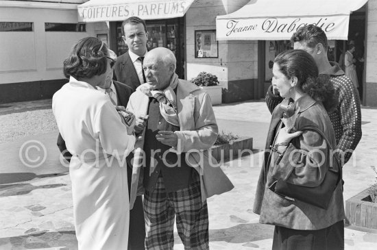 Jacqueline and Pablo Picasso. La Croisette, Cannes 1957. - Photo by Edward Quinn
