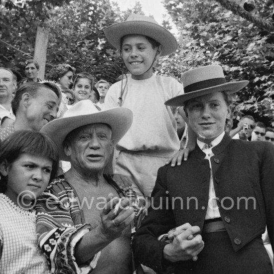 Local Corrida. Paloma Picasso, Pablo Picasso, Claude Picasso, French lady bullfighter Pierrette Le Bourdiec. Vallauris 1957. - Photo by Edward Quinn
