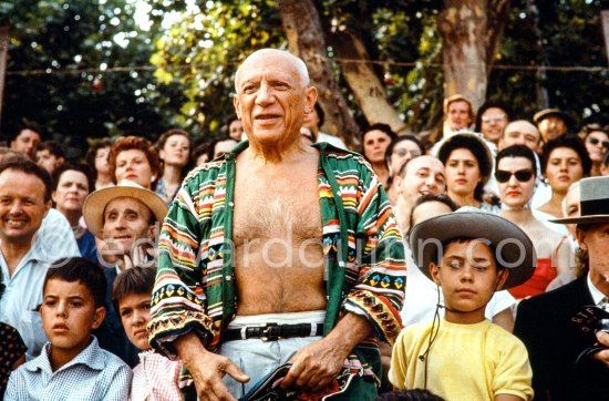 Local Corrida. Gérard Sassier, behind him Paul Derigon, the mayor of Vallauris, Paloma Picasso, Pablo Picasso, Claude Picasso. Vallauris 1957. - Photo by Edward Quinn