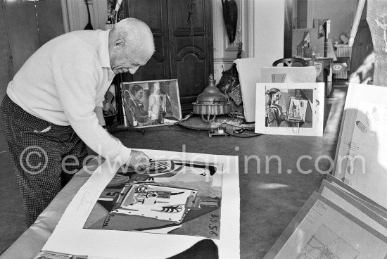 Pablo Picasso colorizes "Femme dans l'atelier". La Californie, Cannes 21.11.1957. - Photo by Edward Quinn