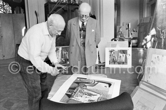 Pablo Picasso dedicates "Femme dans l\'atelier" to Edward Quinn. With Jaime Sabartés. La Californie, Cannes 21.11.1957. - Photo by Edward Quinn