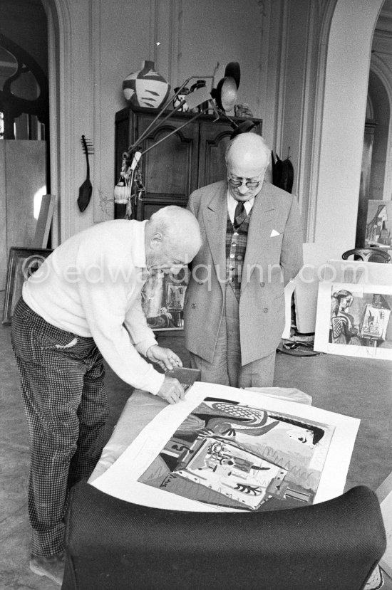 Pablo Picasso dedicates "Femme dans l\'atelier" to Edward Quinn. With Jaime Sabartés. La Californie, Cannes 21.11.1957. - Photo by Edward Quinn