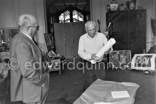 Pablo Picasso rolls "Femme dans l'atelier", dedicated to Edward Quinn. With Jaime Sabartés. La Californie, Cannes 21.11.1957. - Photo by Edward Quinn