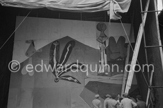 Installation of "The Fall of Icarus" ("La chute d'Icare") on a schoolyard in Vallauris. Destined for the conference hall of UNESCO building in Paris. The mural is made up of forty wooden panels. Initially titled "The Forces of Life and the Spirit Triumphing over Evil", the composition was renamed in 1958. by George Salles, who preferred the current title, "The Fall of Icarus”. Vallauris, 29 March 1958. - Photo by Edward Quinn