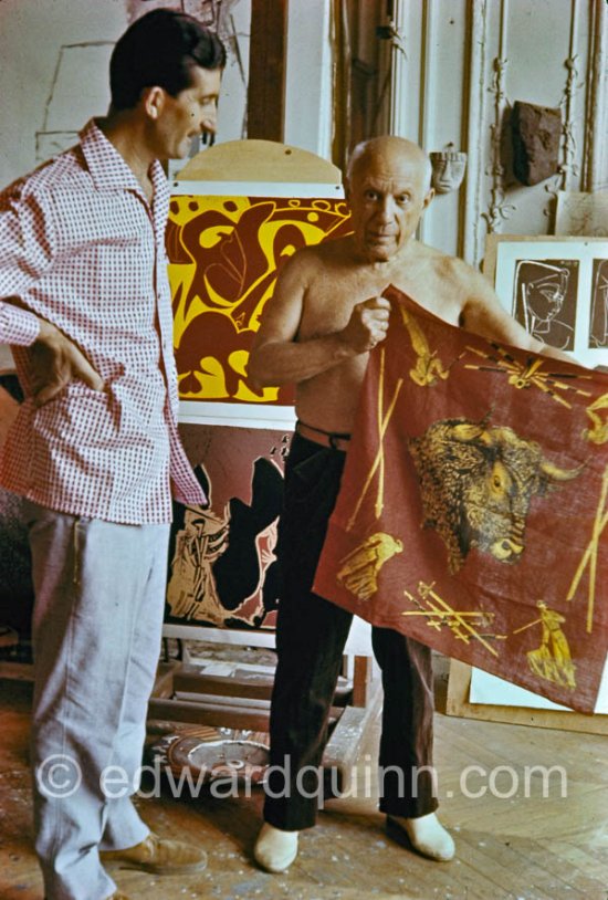 Pablo Picasso and Edward Quinn. Photo probably by Jacqueline Roque. La Californie, Cannes 1959. - Photo by Edward Quinn