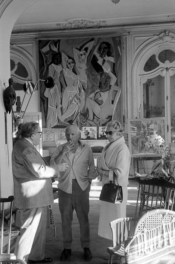 Pablo Picasso and Marie Cuttoli, close friend and collector of his works and Henri Laugier, friend of Marie Cuttoli. He donated together with Marie Cuttoli 24 artworks to the Musée National d’Art Moderne. La Californie, Cannes 1959. - Photo by Edward Quinn