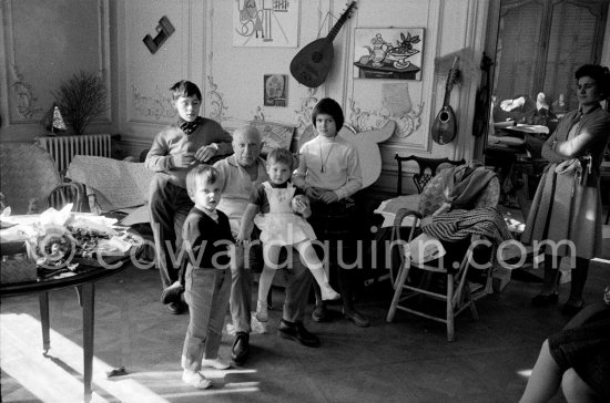 Claude Picasso and Paloma Picasso, Luis Dominguin, on Pablo Picasso's knees Lucia Dominguin, right Inès Sassier. La Californie, Cannes 1959. - Photo by Edward Quinn