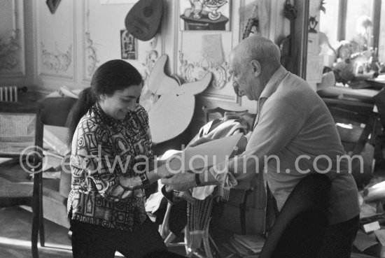 Pablo Picasso and Jacqueline opening a parcel with a new book with his works. Jacqueline is wearing a blouse made from a textile designed by Pablo Picasso. La Californie, Cannes, 1959. - Photo by Edward Quinn