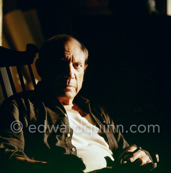 Pablo Picasso in the rocking-chair with a special lighting. La Californie, Cannes 1959. - Photo by Edward Quinn