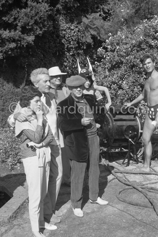 From left: Cathy Hutin, Cocteau, Alberto Magnelli, Pablo Picasso and "L\'homme chien" (Guy Dute and Jean-Claude Picasso Petit). During filming of "Le Testament d’Orphée", film of Jean Cocteau. Saint-Jean-Cap-Ferrat 1959. - Photo by Edward Quinn