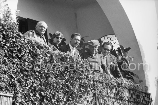 Alberto Magnelli, Susi Magnelli, Michele Sapone, Pablo Picasso, Renato Guttuso. During filming of "Le Testament d’Orphée", film of Jean Cocteau. At Villa Santo Sospir of Francine Weisweiller. Saint-Jean-Cap-Ferrat 1959. - Photo by Edward Quinn