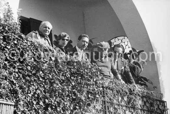 Alberto Magnelli, Susi Magnelli, Michele Sapone, Pablo Picasso, Renato Guttuso. During filming of "Le Testament d’Orphée", film of Jean Cocteau. At Villa Santo Sospir of Francine Weisweiller. Saint-Jean-Cap-Ferrat 1959. - Photo by Edward Quinn