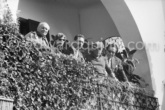 Alberto Magnelli, Susi Magnelli, Michele Sapone, Pablo Picasso, Renato Guttuso. During filming of "Le Testament d’Orphée", film of Jean Cocteau. At Villa Santo Sospir of Francine Weisweiller. Saint-Jean-Cap-Ferrat 1959. - Photo by Edward Quinn