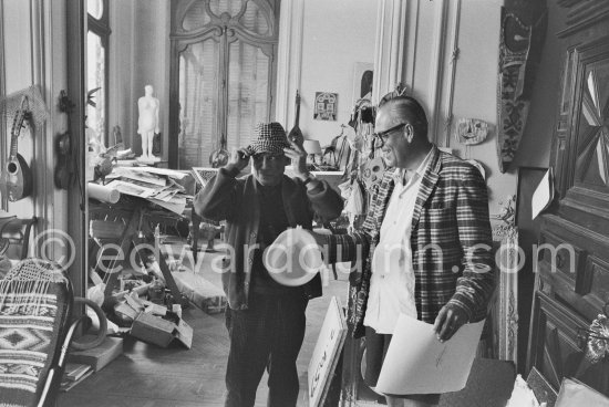 Pablo Picasso and Theodor "Teto" Ahrenberg, Swedish collector. La Californie, 25.10.1959. - Photo by Edward Quinn