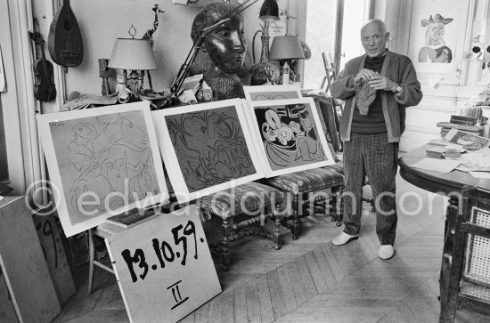 Pablo Picasso with linocuts. La Californie, Cannes 25.10.1959. - Photo by Edward Quinn