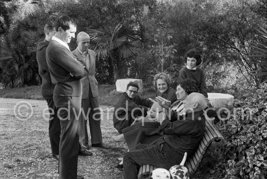 Pablo Picasso, Jacqueline, Catherine Hutin, Paulo Picasso, L. Miguel Dominguin, Lucia Bosè and children, Louise Leiris, Michel Leiris, Pierre Baudouin. La Californie, Cannes 1959. - Photo by Edward Quinn