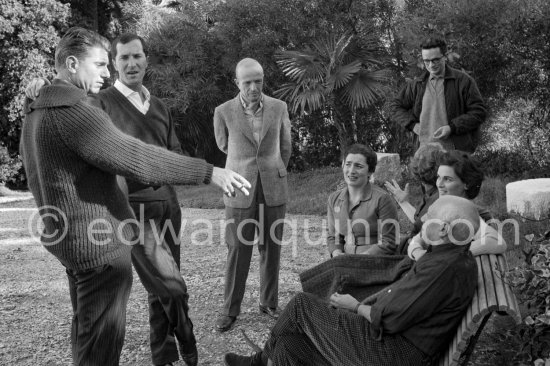 Pablo Picasso, Jacqueline, Michel Leiris, Louise Leiris, Luis Miguel Dominguin and his wife Lucia Bosè, Pierre Baudouin and Paulo Picasso. La Californie, Cannes 1959. - Photo by Edward Quinn